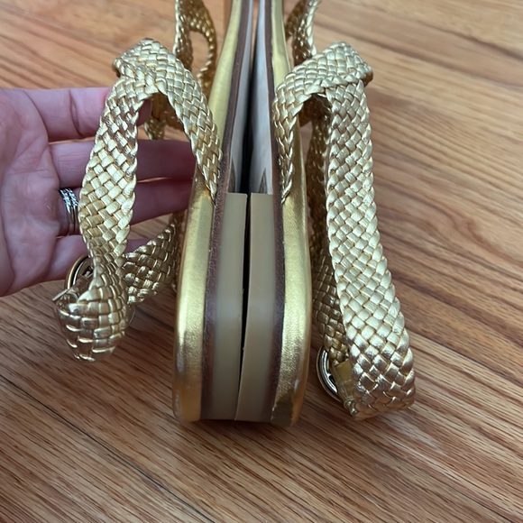 Stuart Weitzman Women's Teodora Braided Slingback Sandal, Metallic US 7.5 - Picture 13 of 16